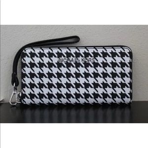 New brand new Michael Kors jet set wallet!